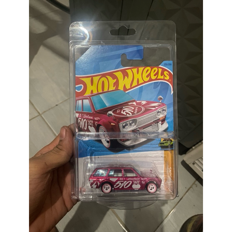 HotWheels Datsun Wagon Ths / Sth Super Threasure Hunt