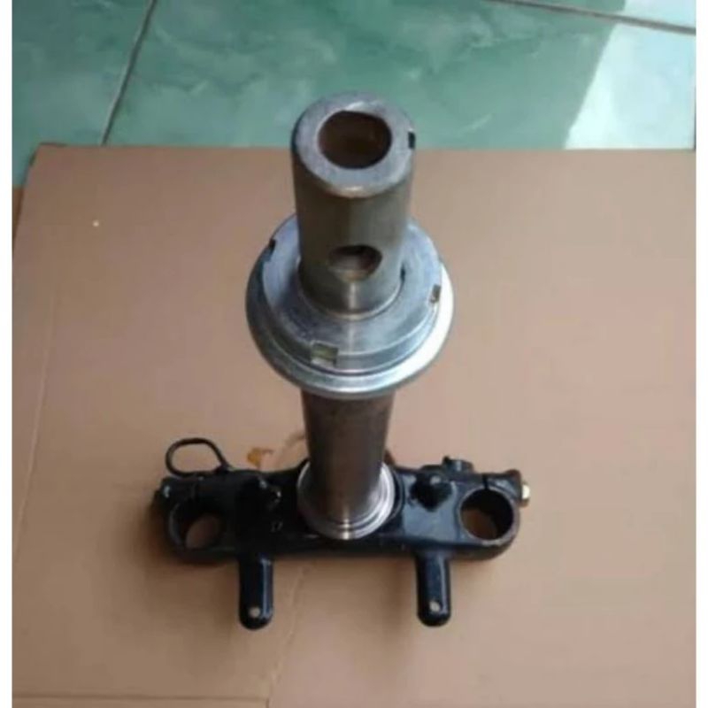 VOREG SEGITIGA T DEPAN MOTOR VARIO 125 OLD / VARIO TEHNO KARBU ORIGINAL