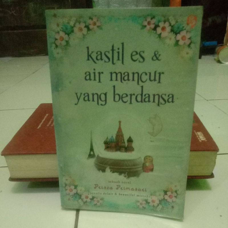 KASTIL ES DAN AIR MANCUR YANG BERDANSA