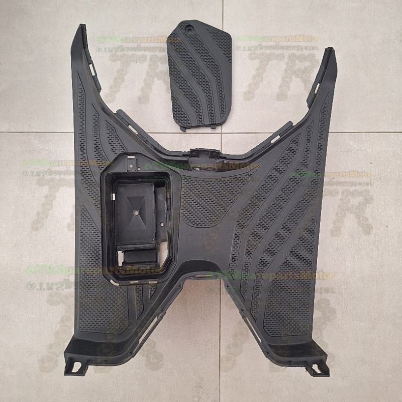Pijakan Kaki atas Footrest Step Floor + Tutup Aki Motor Honda Vario 125 150 Led Esp New 2018 2019