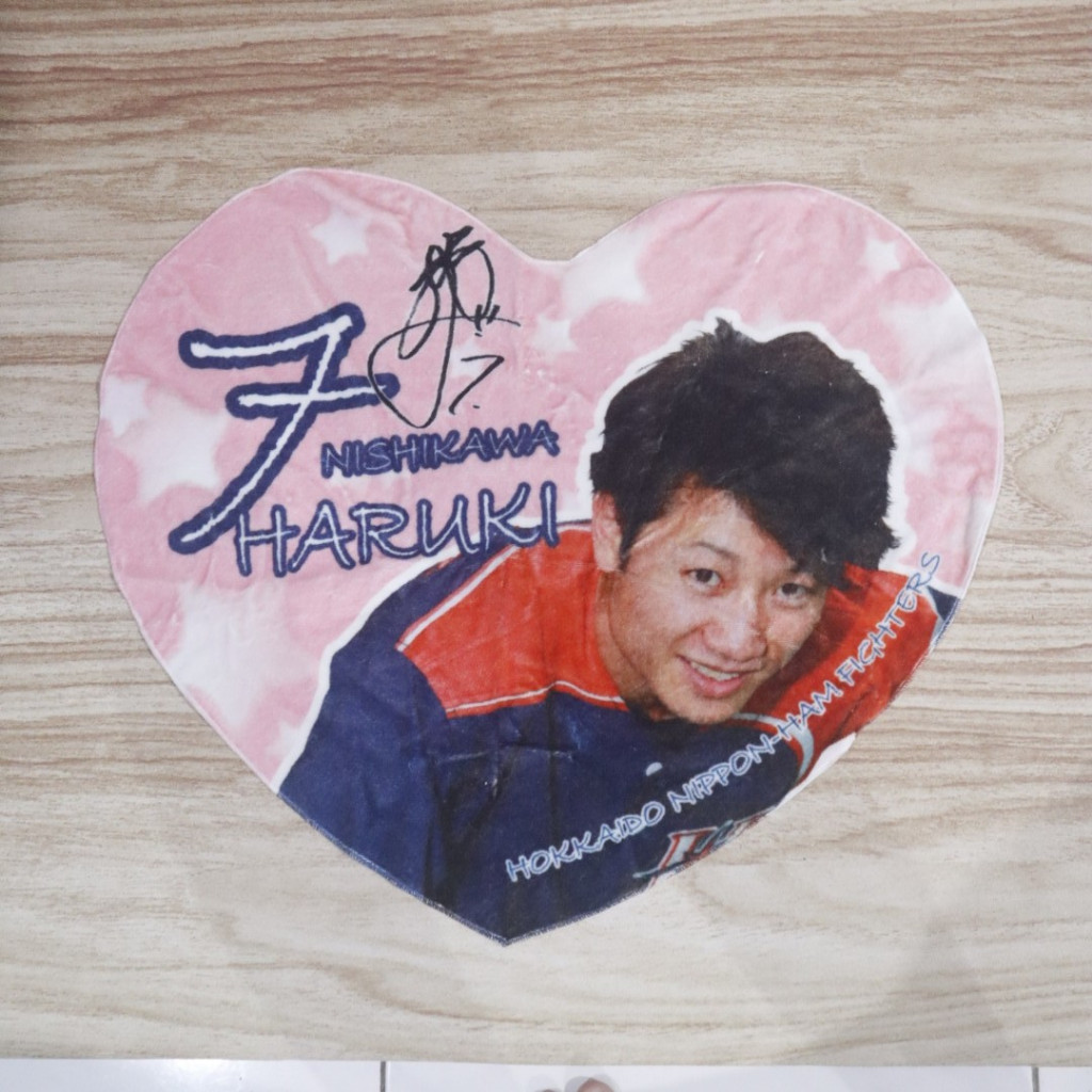 Haruki Nishikawa, Hokkaido Nippon-Ham Fighters, autograph heart-shaped towel handuk