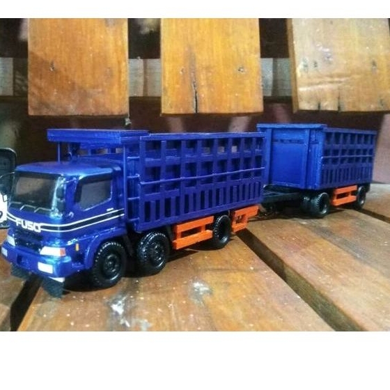 Miniatur truk great Fuso gandengan