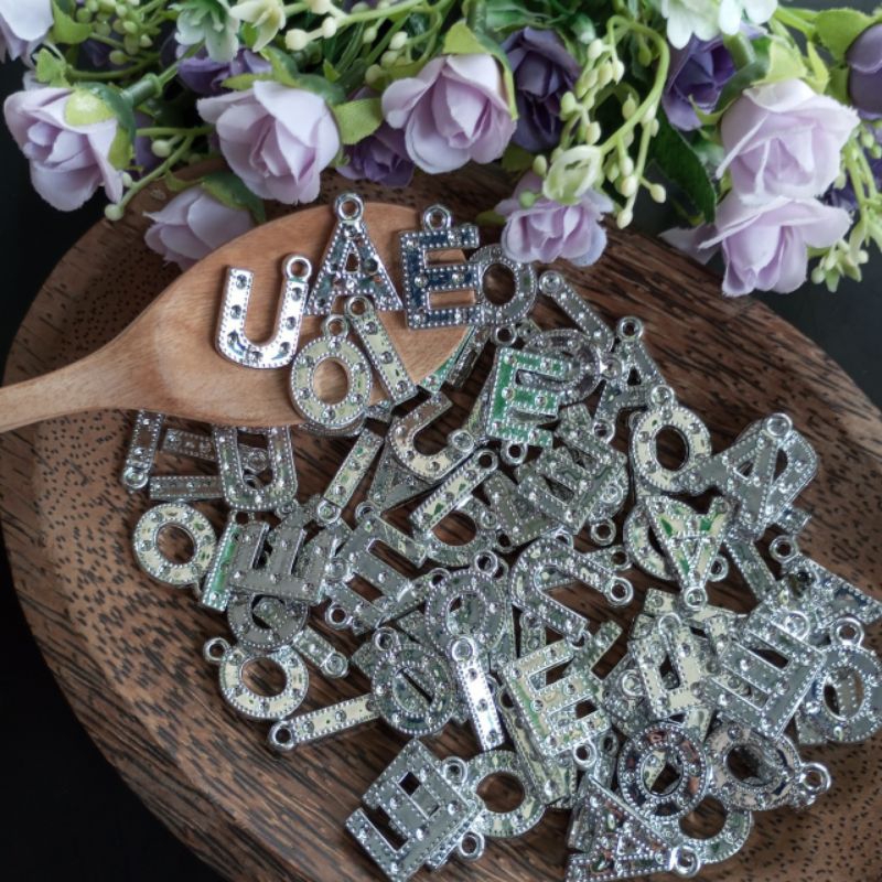 Liontin huruf vokal silver manik mote vokal monte huruf vokal bahan kalung huruf silver bahan akseso