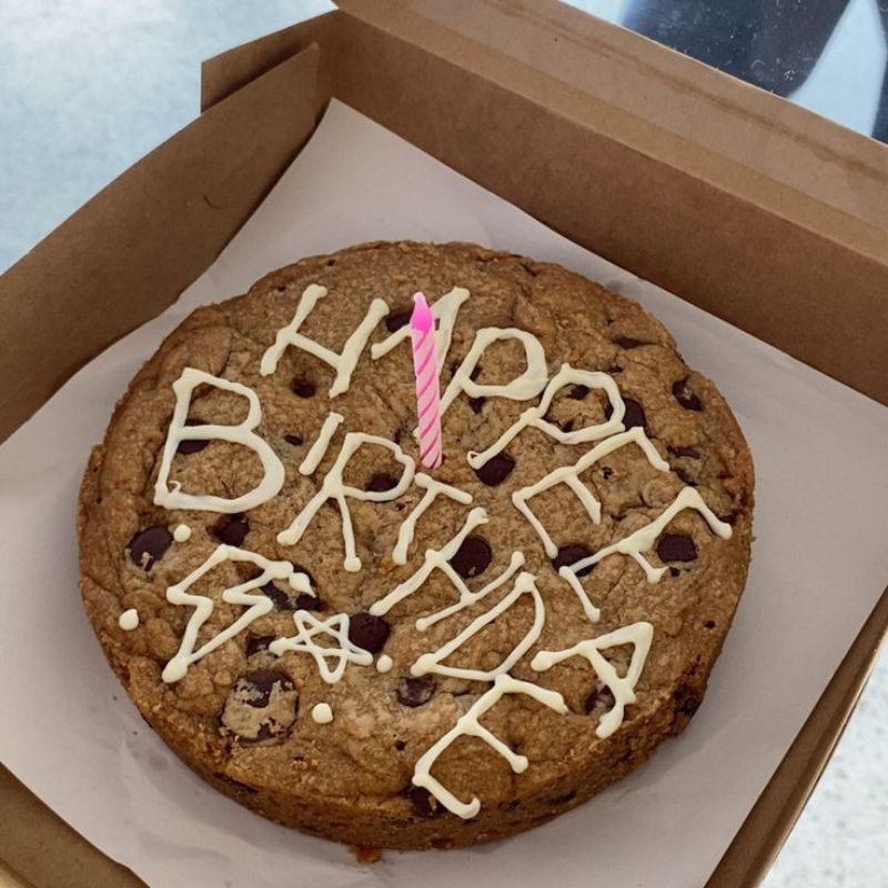 

Cookies goey/GIANT BIRTHDAY SOFT COOKIE 14 CM/Hampers lebaran