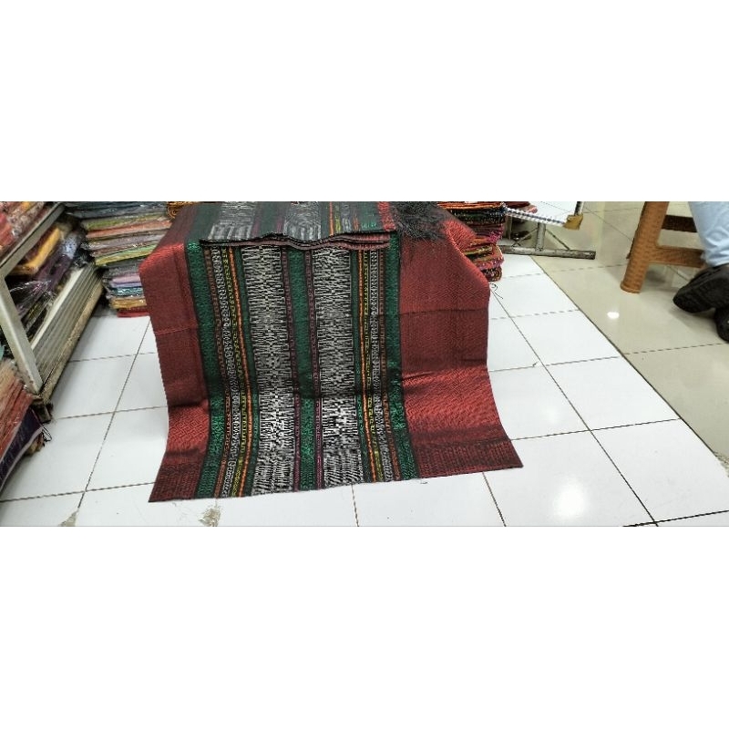 SONGKET TUMTUMAN TARUTUNG SAMBUNGAN WARNA MERAH TUMPAL SILVER.