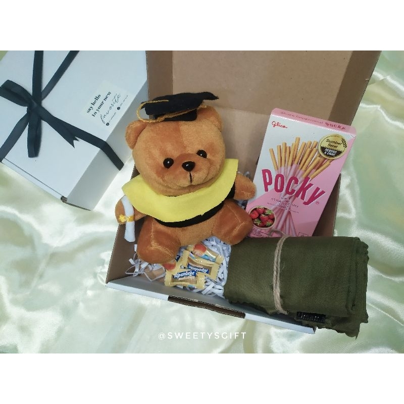 

Sweetys Gift - Gift Box hampers Kado hadiah ulang tahun boneka wisuda graduation