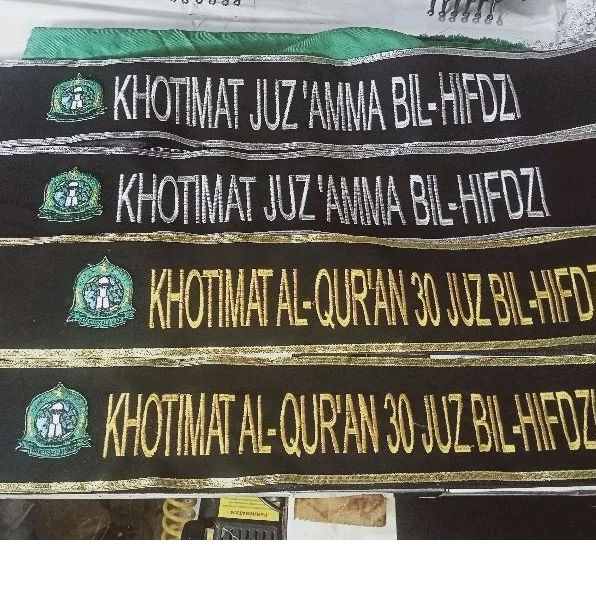 selempang wisuda+ logo universitas