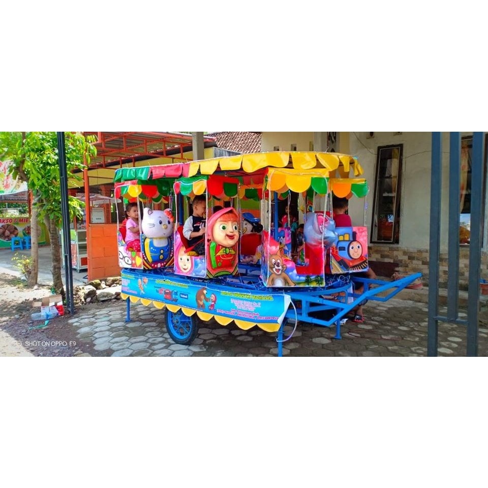 odong-odong kereta panggung fiberplat karakter kartun kereta mini wisata