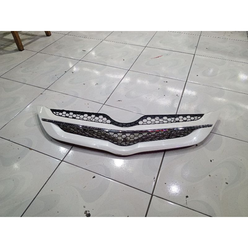 grill Vios Gen 2 original. grill Vios original warna Putih mutiara