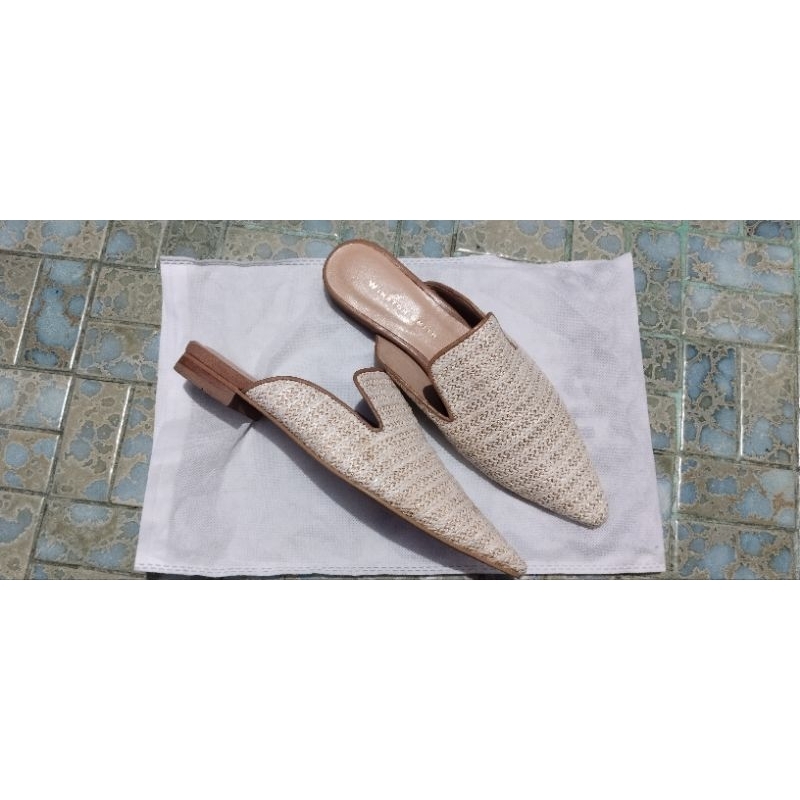 Sepatu Winston Smith