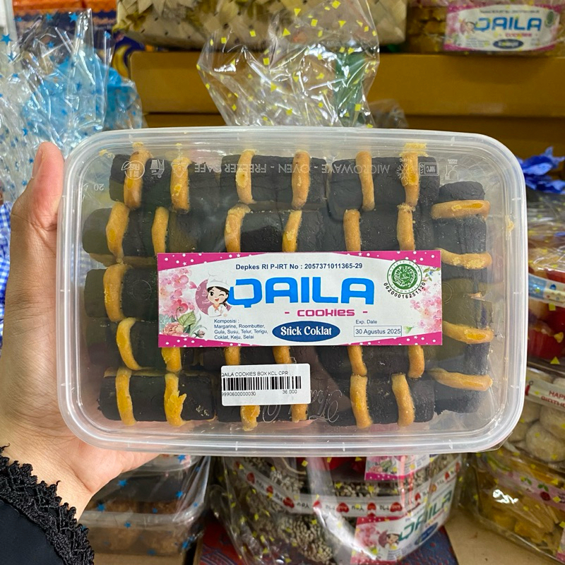 

Qaila Cookies Box Kecil Stick Cokelat