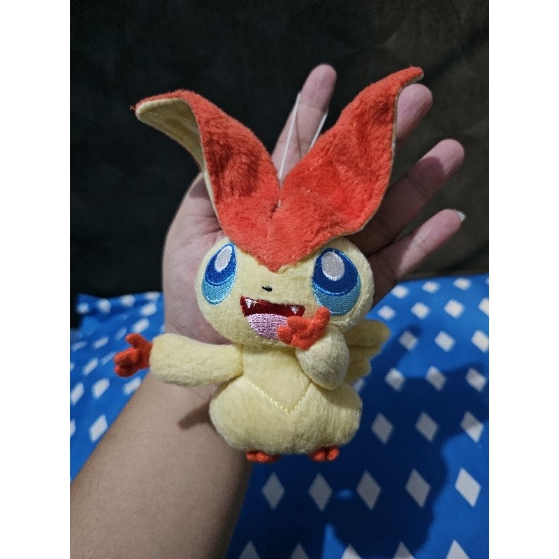 Boneka Kecil Pokemon Victini Banpresto