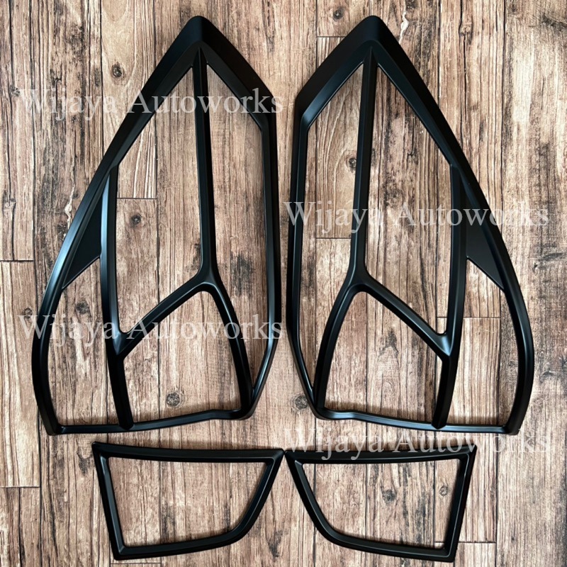 Garnish Lampu Belakang Mobilio 2017-2023 Hitam