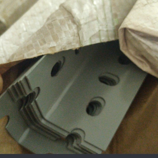 HARGA TERMURAAH Besi Siku Lubang  Siku Lobang panjang 3 Meter tebal 115mm Batangan