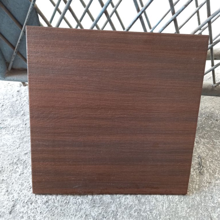 LARIS MANIS KERAMIK LANTAI GARASI 4X4 KASAR MOTIF URAT KAYU AUTENTIC MULIA mul