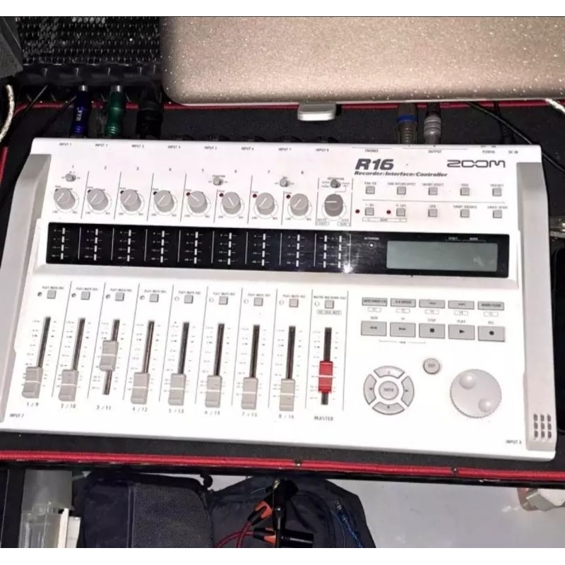 Zoom R16 Mixer, Controller, Audio Interface Bekas