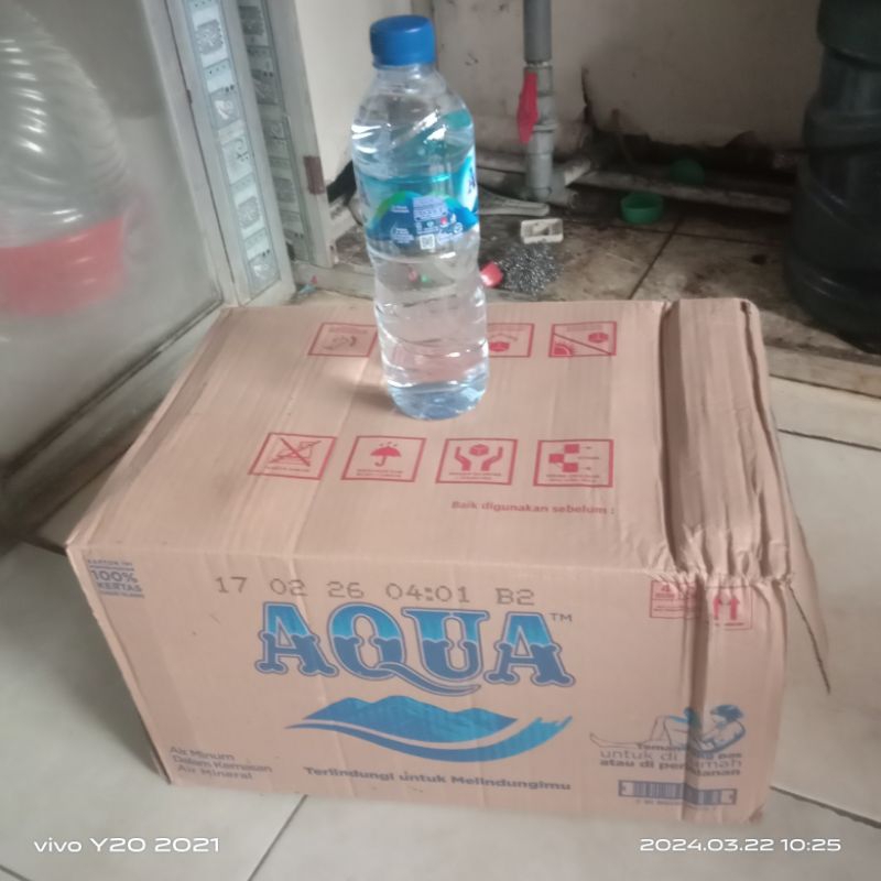 

Aqua botol air minerale 600Ml isi 24pcs/karton