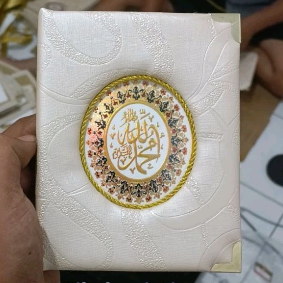 cetak buku Yasin hard cover lapis busa bahan kulit sintetis