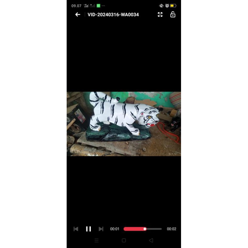 patung harimau kayu macan putih uk50cm ekor ke atas