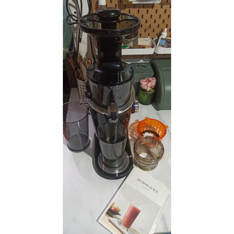 preloved hurom slow juicer type h100