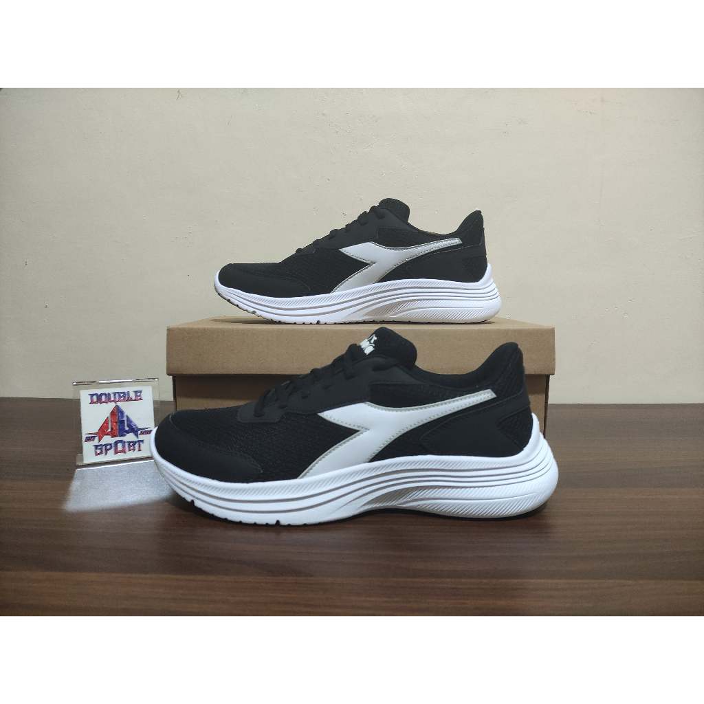 Sepatu sekolah olahraga casual pria Diadora Eagle 7 Black Hitam Original BNIB