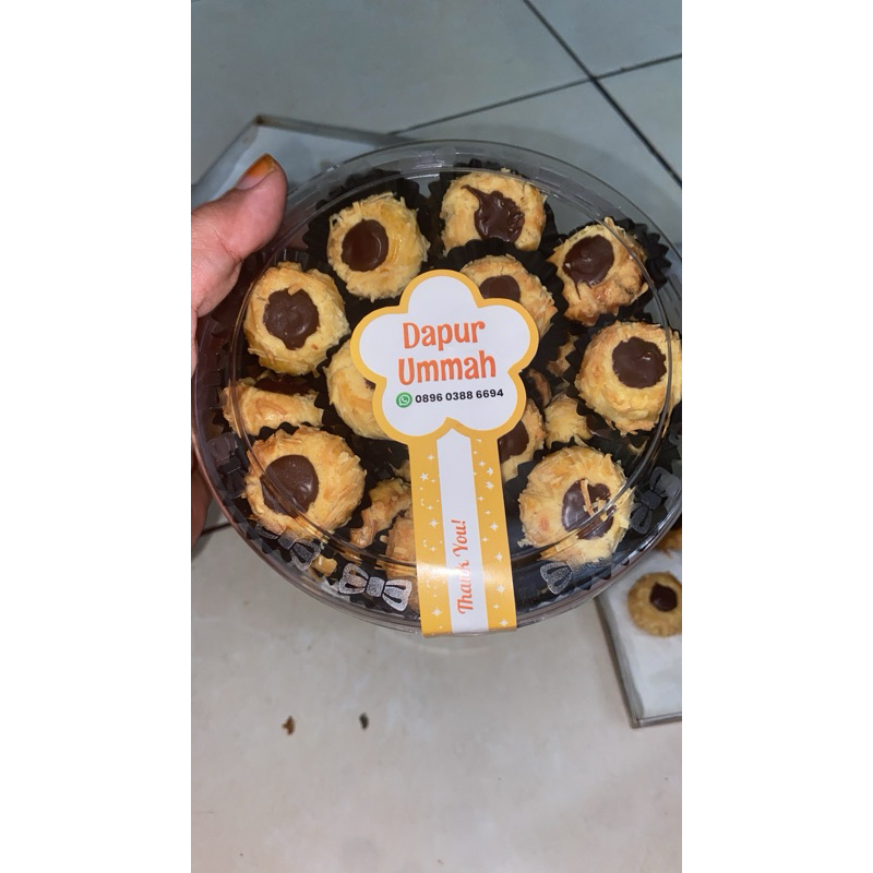 

thumbprint coklat kribo/ di balut keju yg membuat cookies menjadi kribo berat ukuran toples 500grm