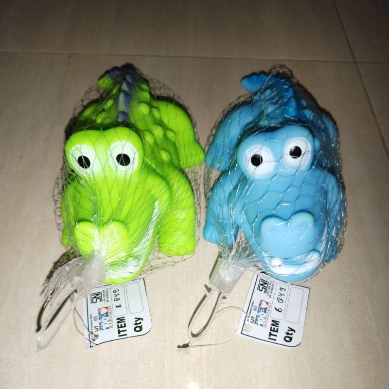 Buaya Karet Besar Berbunyi