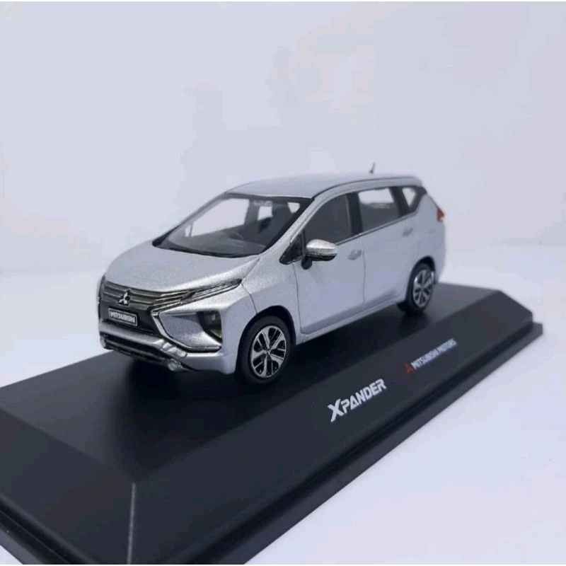 Diecast Miniatur Mobil Mitsubishi Xpander Dealer Box Mitsubishi Motors Skala 1/43