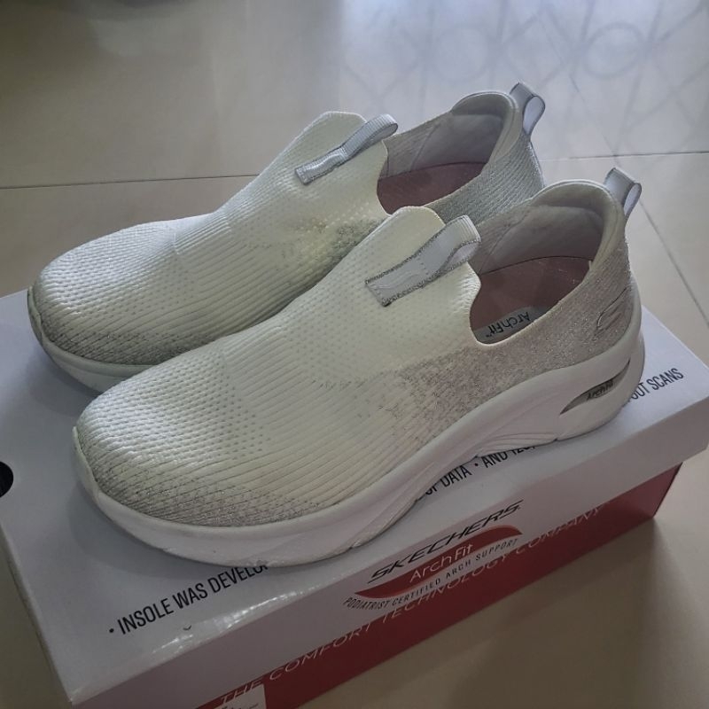 [Preloved] Skechers Arch Fit D'Lux Glimmer Dust size 39