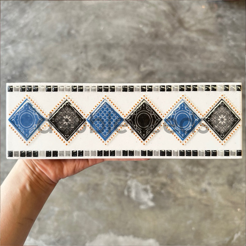 LIS KERAMIK SANDIRA 25CM / LIS KERAMIK MOTIF WAJIK / LIS KERAMIK DINDING KEKINIAN