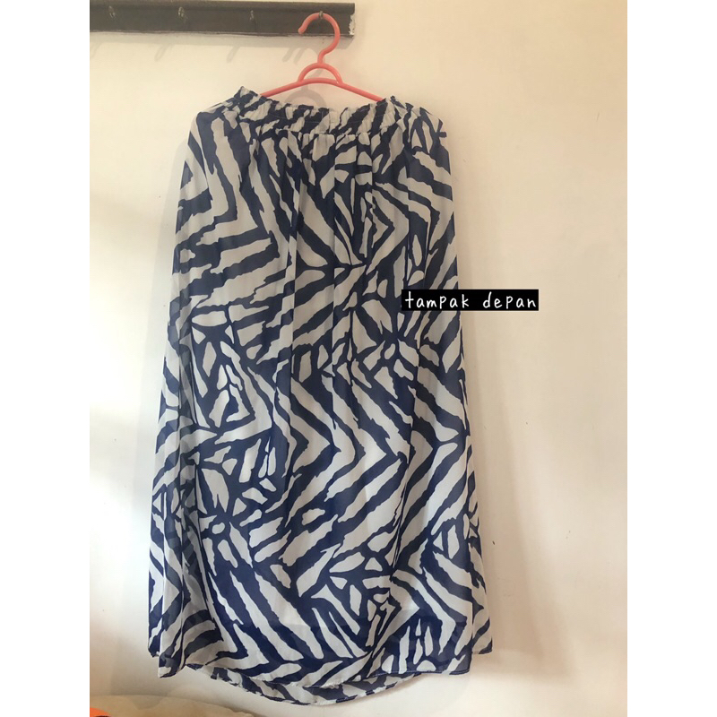 Rok zebra biru dongker ( Preloved )