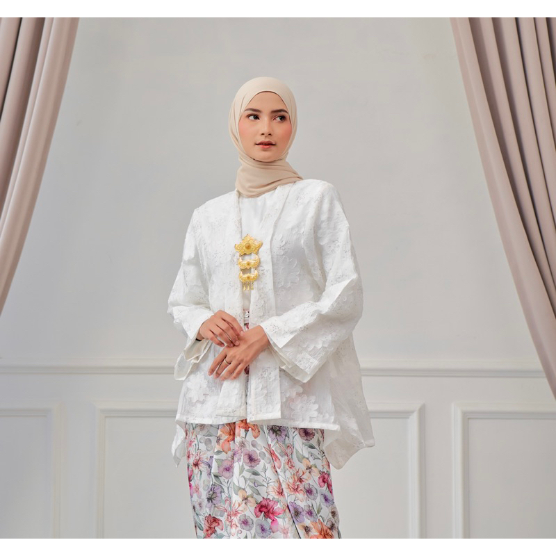 Nashwa Outer Kebaya Organza Floral Putih