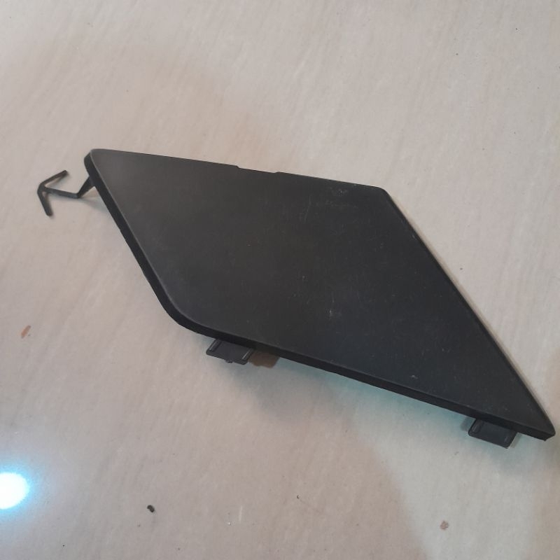 tutup derek toing bemper depan nissan livina th.2019-2021