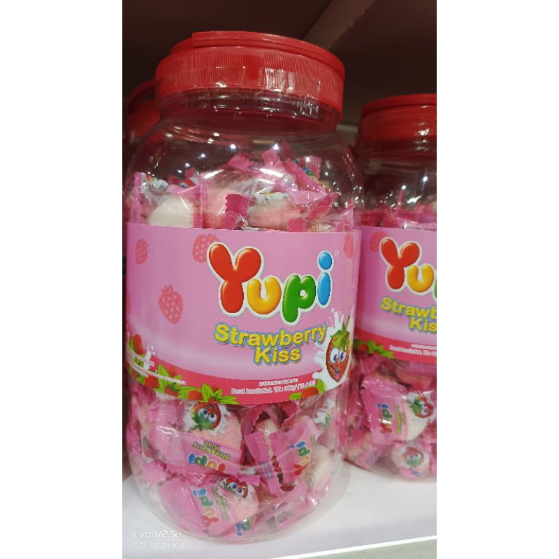 

Permen Yupi Strawberry Kiss Toples 300gr