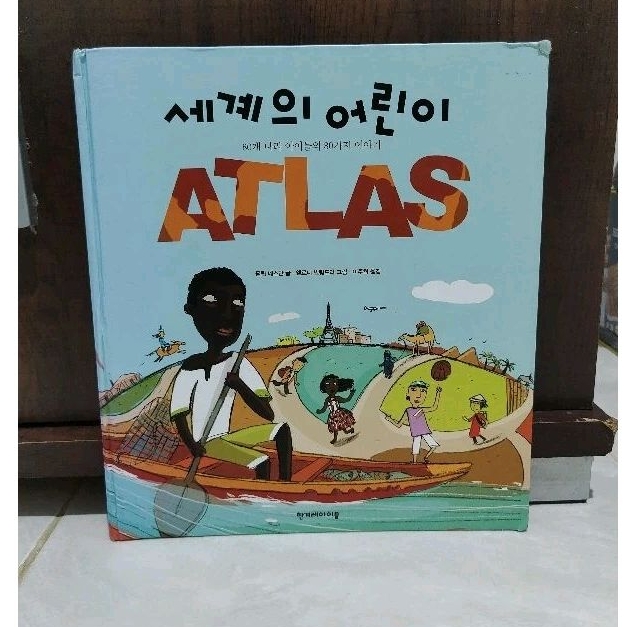 ATLAS ANAK-ANAK DUNIA, 800 CERITA DARI ANAK-ANAK DI 80 NEGARA