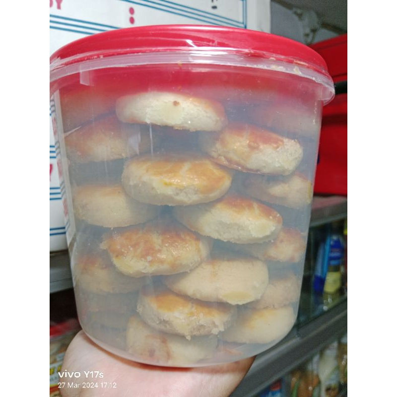 

kue kacang toples