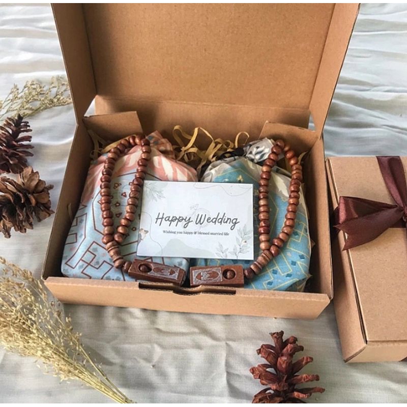 

AnNiKa_Craft03 || Hampers Sajadah travel + Tasbih kayu/digital || Hampers Idul Fitri || Hampers Lebaran