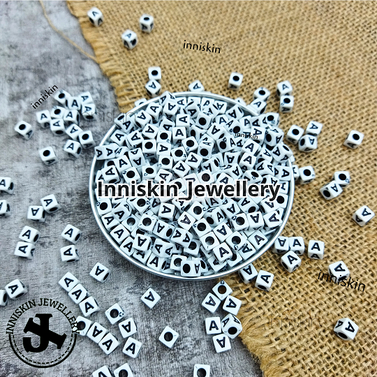 (100 PCS) Manik Khusus Huruf A Putih / Manik Kotak Putih Huruf A / Manik Meronce / Manik Gelang Cinc