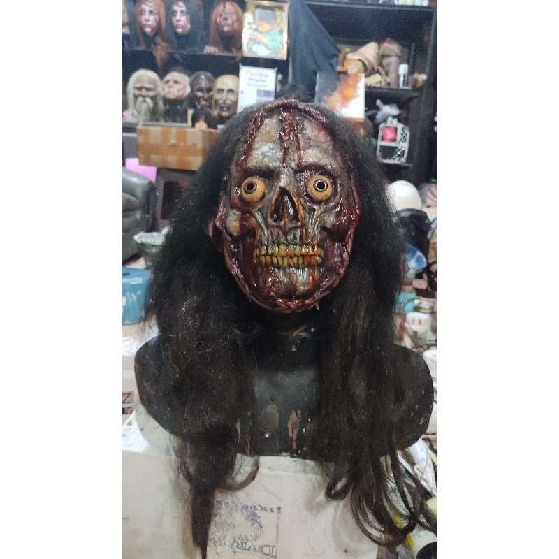 Topeng latex Pocong Wajah Hancur