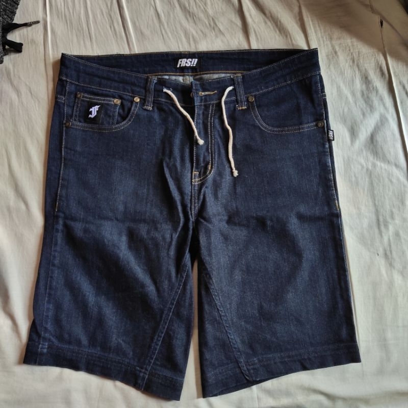 celana pendek furious bali