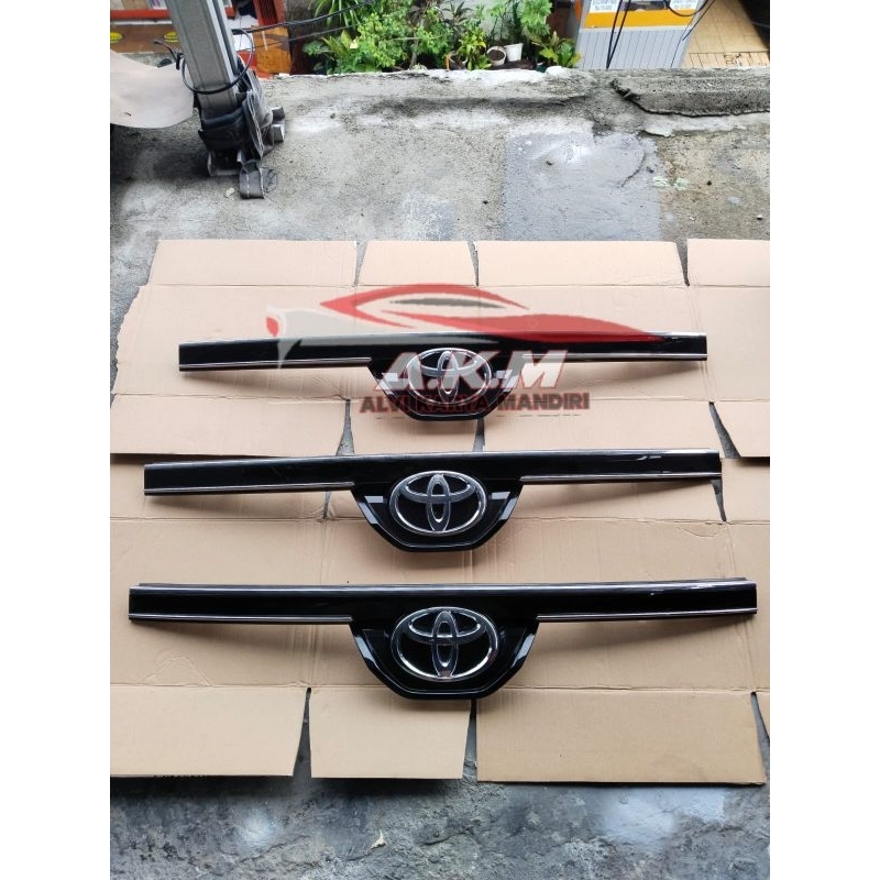 grill avanza + logo 2021 2022