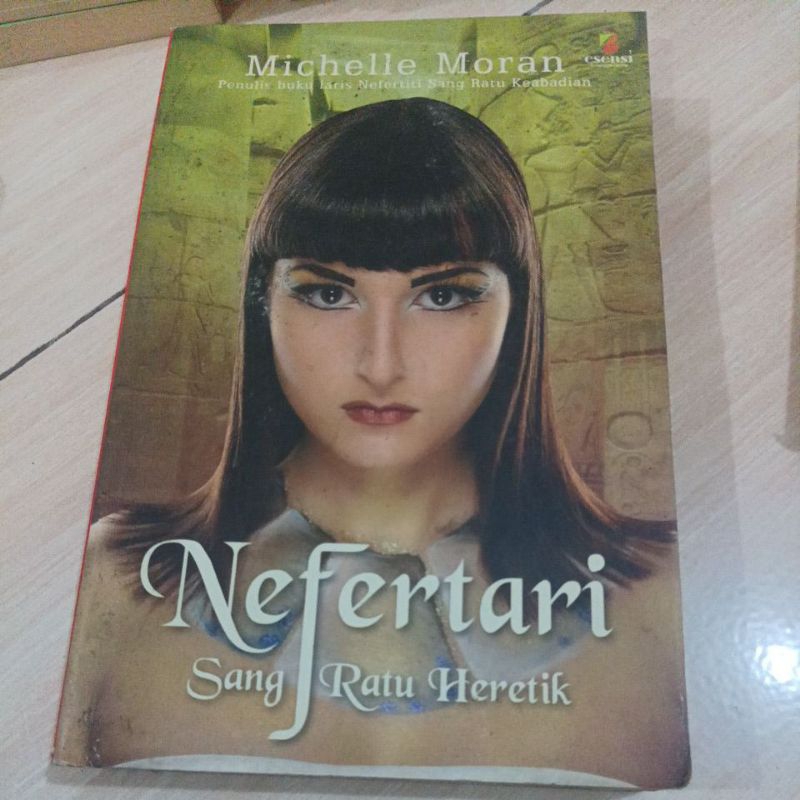 buku novel Mesir kuno nefertari sang ratu heretik Michelle Moran bekas original