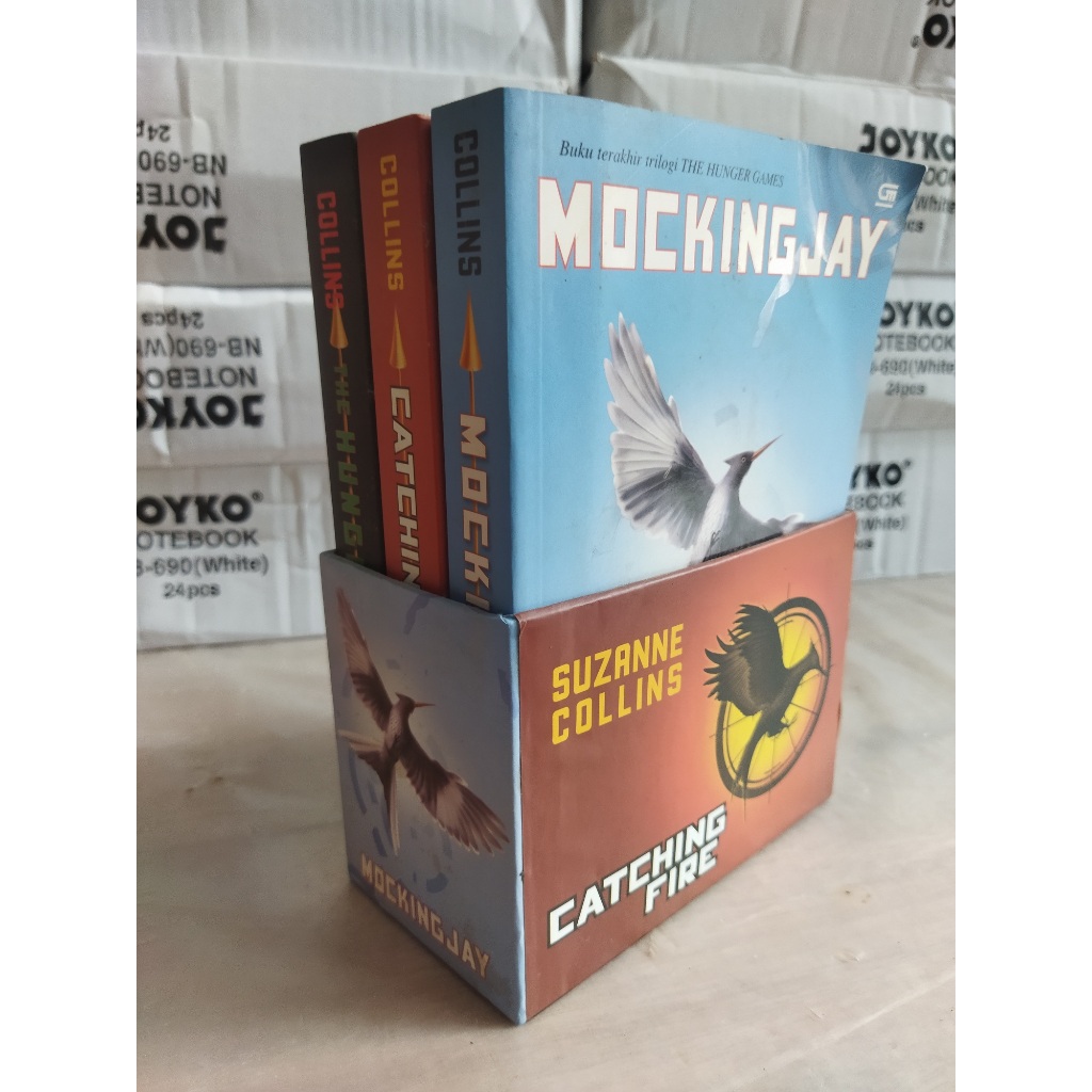 Novel The Hunger Games Trilogy Box Set - Suzanne Collins
