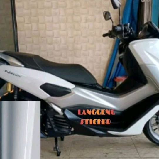 Skotlet putih glossy