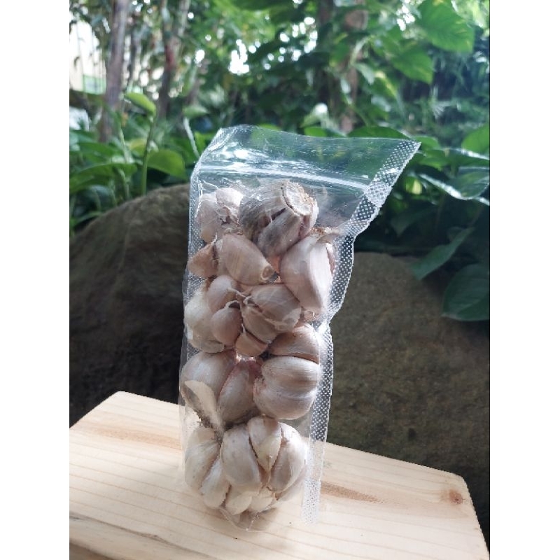 

Bawang putih utuh bumbu dapur
