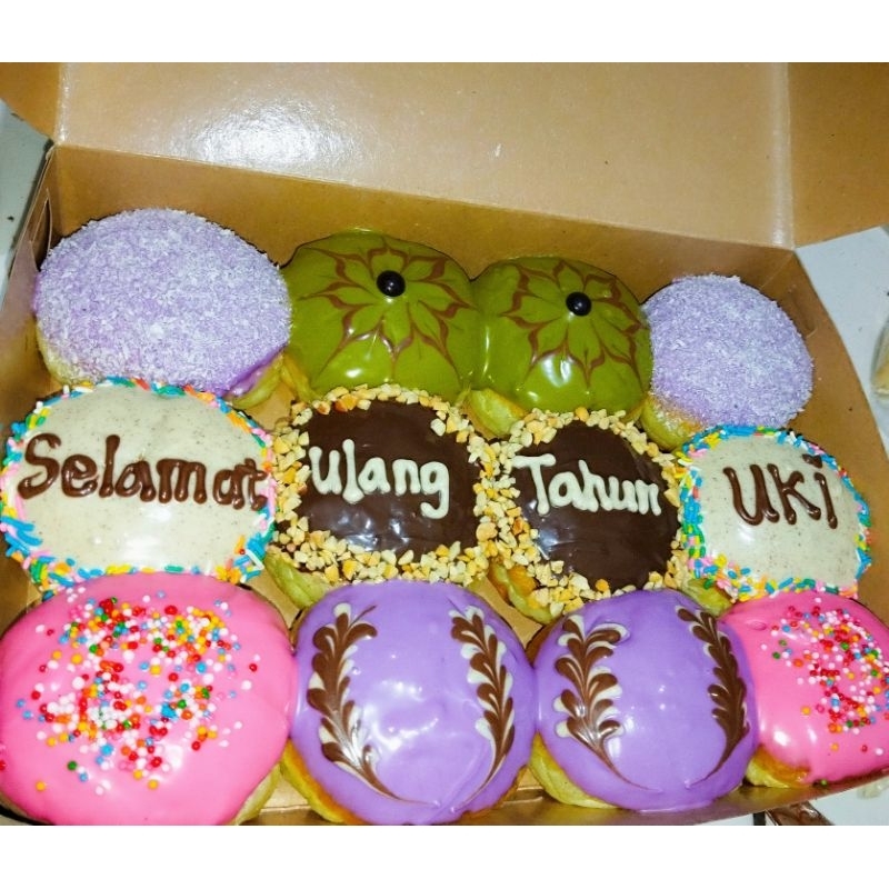 

Donuts isi 12 pcs ( free ucapan )