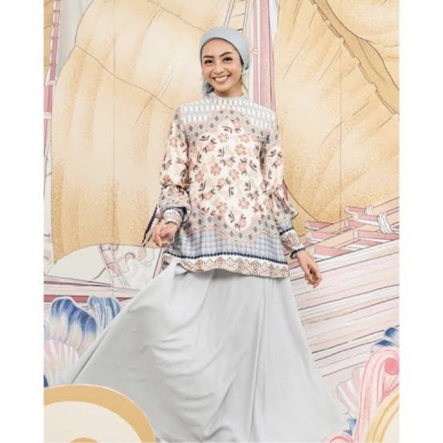 Sacha Blouse Wearing Klamby