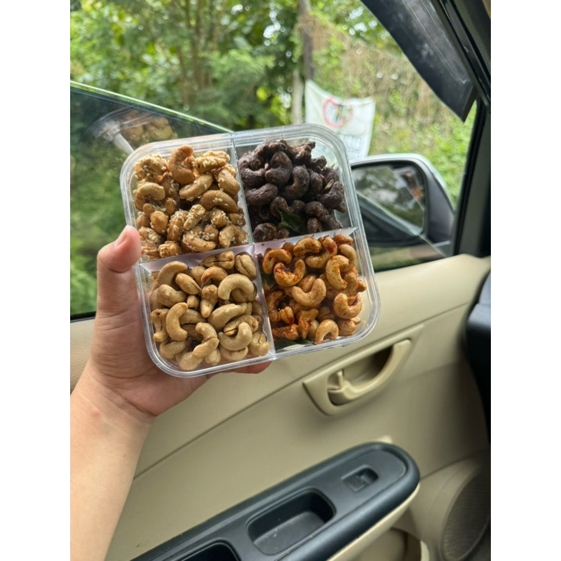 

KACANG METE MIX 4 VARIAN RASA