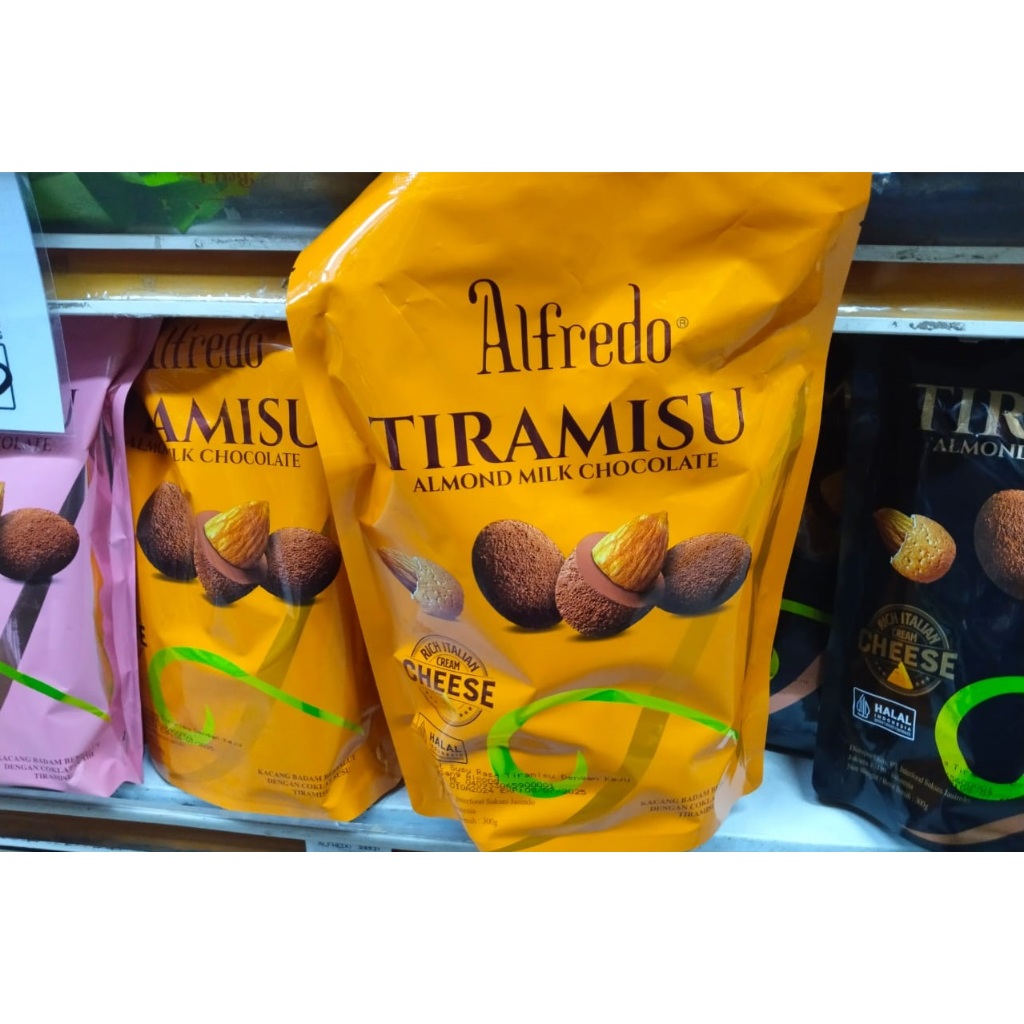 

Coklat Alfredo Tiramisu Almond 300g Chocolate with Italian Cheese Cokelat