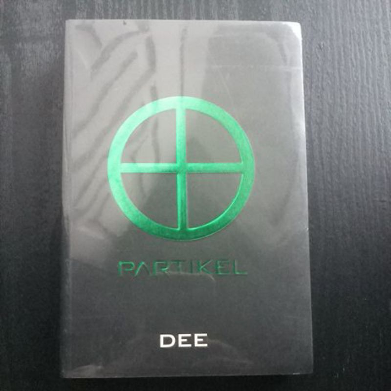 Novel Partikel by Dee ( Original, Broken segel)